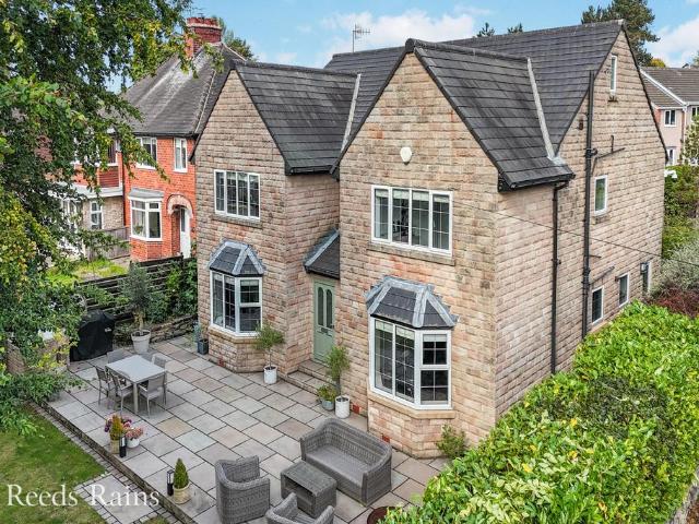 6 bedroom detached house for sale
