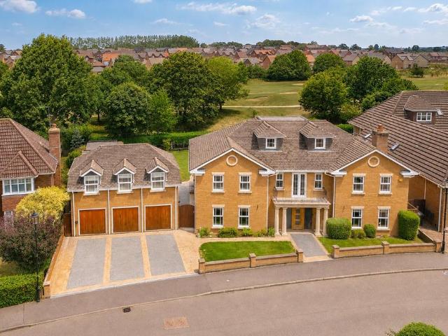6 bedroom detached house for sale