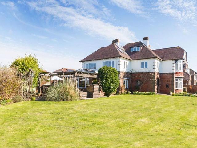 6 bedroom detached house for sale