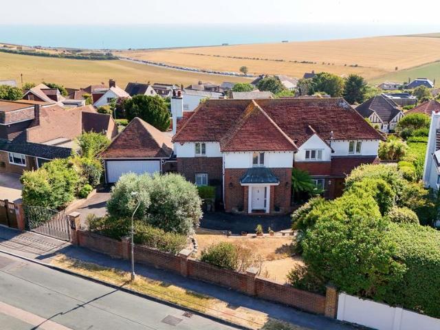 6 bedroom detached house for sale