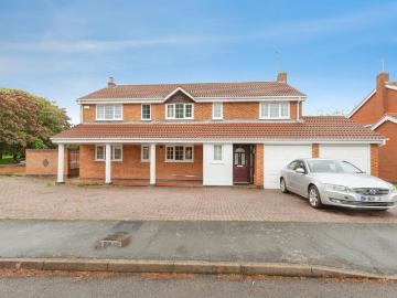 6 bedroom detached house for sale