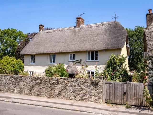 6 bedroom detached house for sale