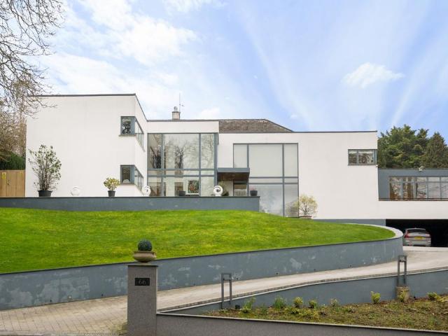 6 bedroom detached house for sale