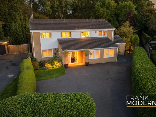6 bedroom detached house for sale