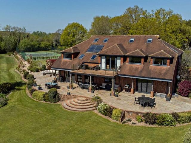 5 bedroom detached house for sale