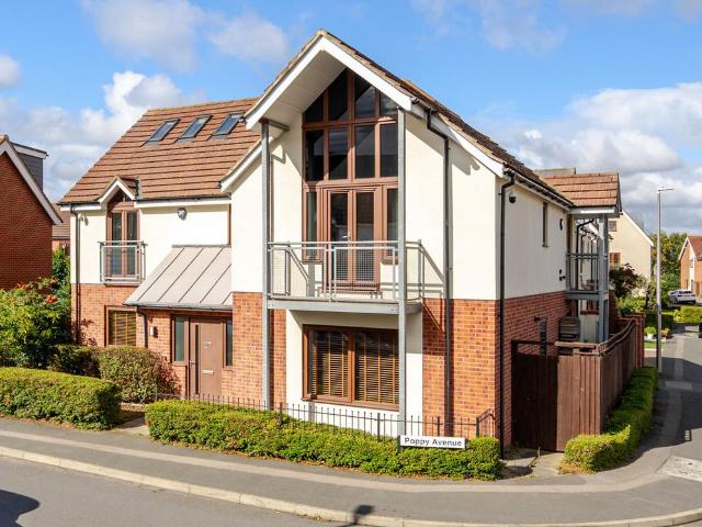6 bedroom detached house for sale
