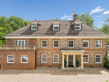 6 bedroom detached house for sale