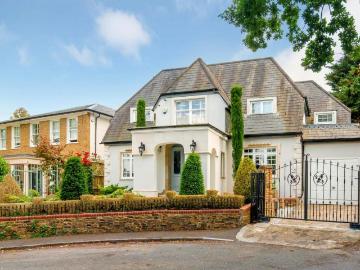 6 bedroom detached house for sale