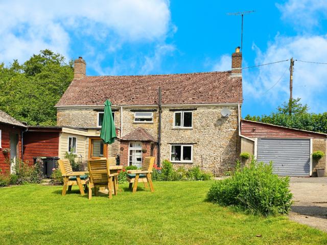 6 bedroom detached house for sale