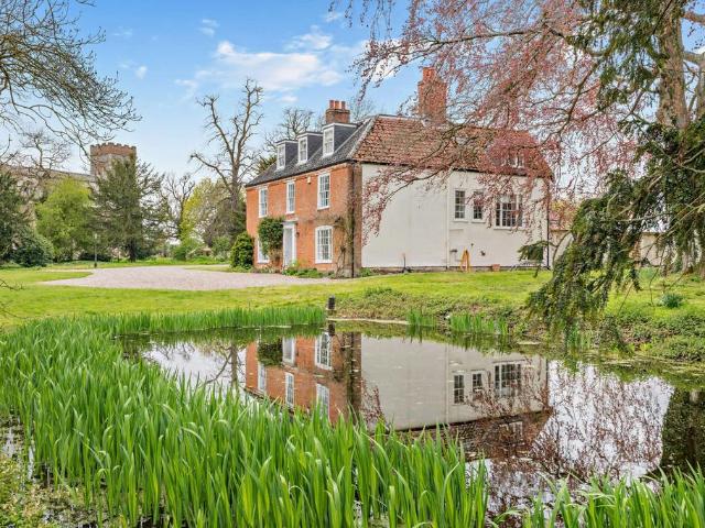 6 bedroom detached house for sale