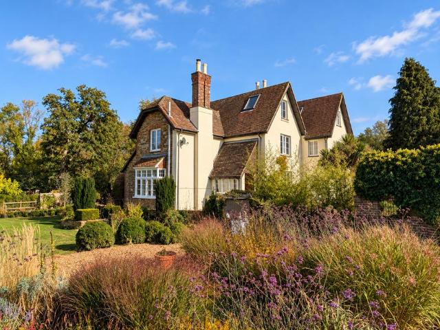 6 bedroom detached house for sale