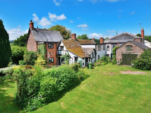6 bedroom detached house for sale
