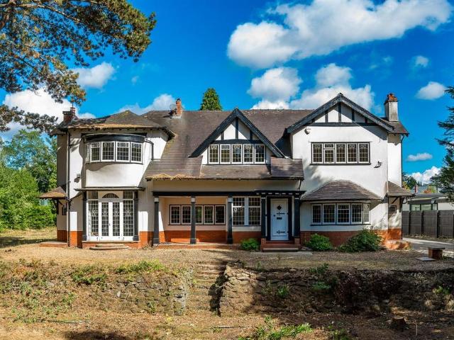 6 bedroom detached house for sale