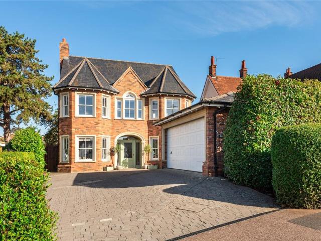6 bedroom detached house for sale