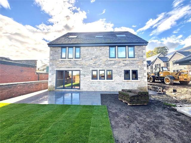 6 bedroom detached house for sale
