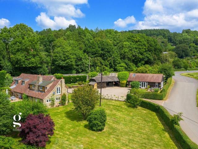 6 bedroom detached house for sale