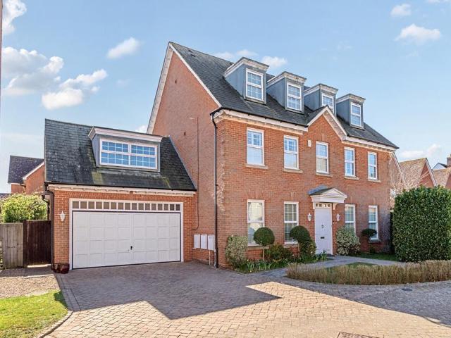 6 bedroom detached house for sale
