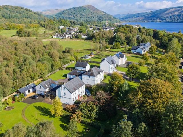 6 bedroom detached house for sale