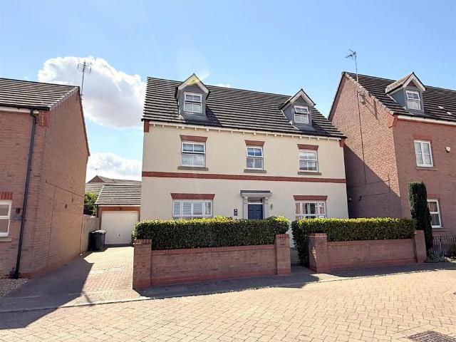 6 bedroom detached house for sale