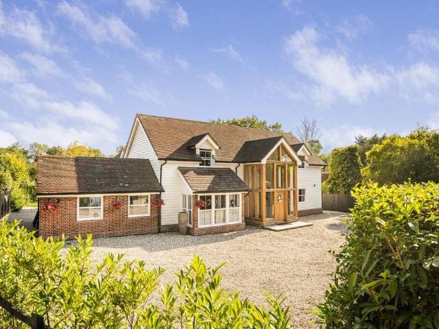 6 bedroom detached house for sale