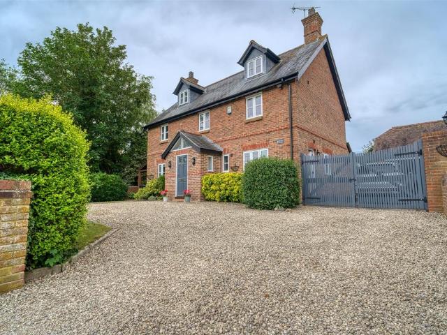 6 bedroom detached house for sale