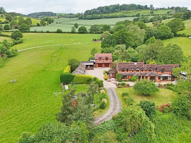 6 bedroom detached house for sale