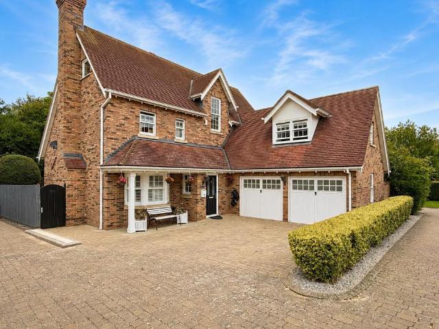 6 bedroom detached house for sale