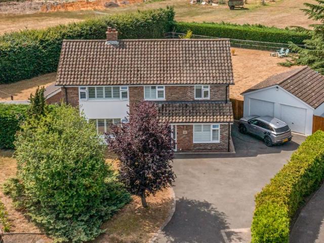 6 bedroom detached house for sale