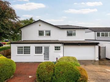 6 bedroom detached house for sale