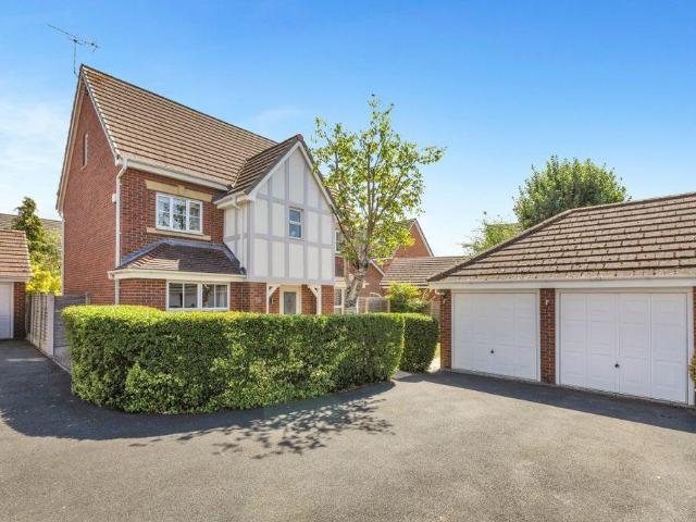 6 bedroom detached house for sale