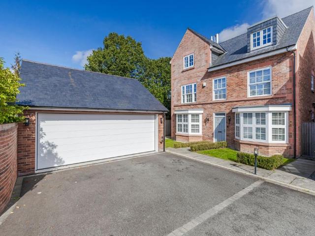 6 bedroom detached house for sale