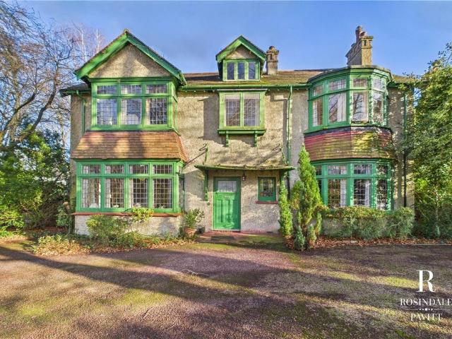 6 bedroom detached house for sale