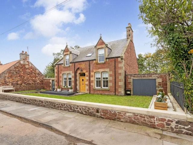 6 bedroom detached house for sale