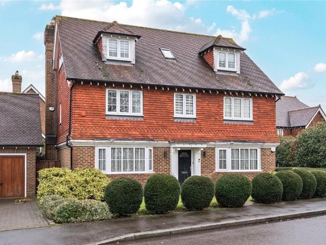 6 bedroom detached house for sale