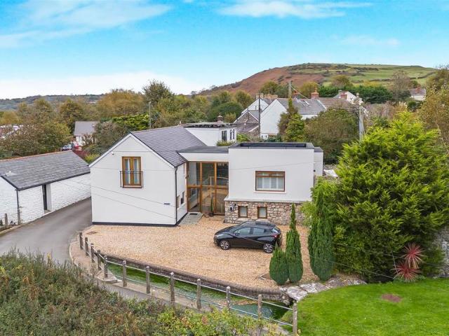 6 bedroom detached house for sale