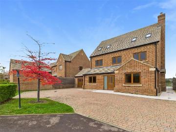 6 bedroom detached house for sale