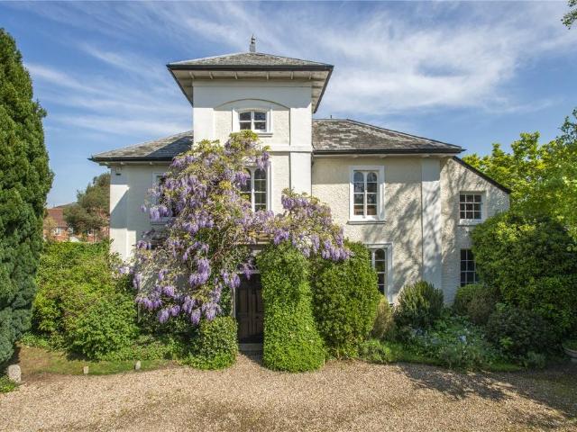 6 bedroom detached house for sale
