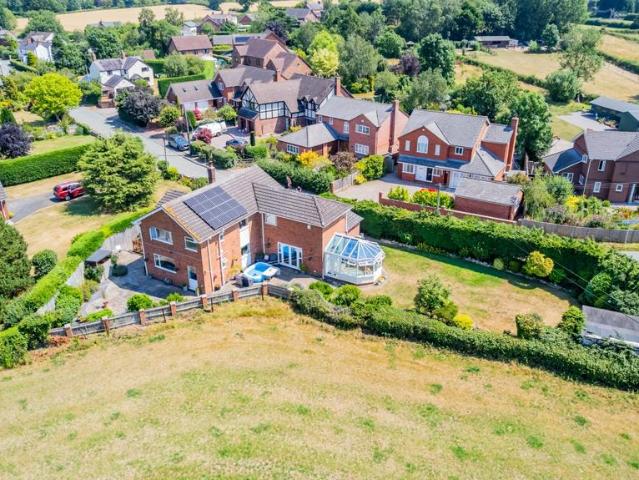 6 bedroom detached house for sale