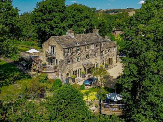 6 bedroom detached house for sale