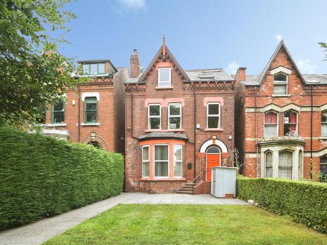 6 bedroom detached house for sale