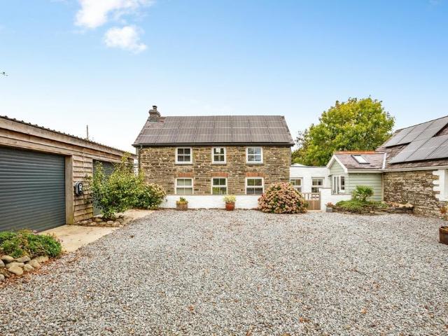 6 bedroom detached house for sale