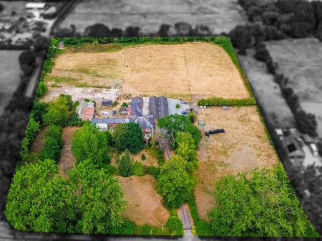 6 bedroom detached house for sale