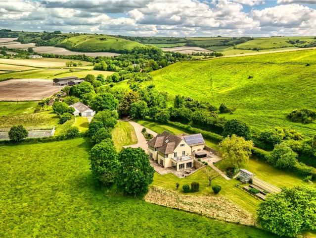 6 bedroom detached house for sale