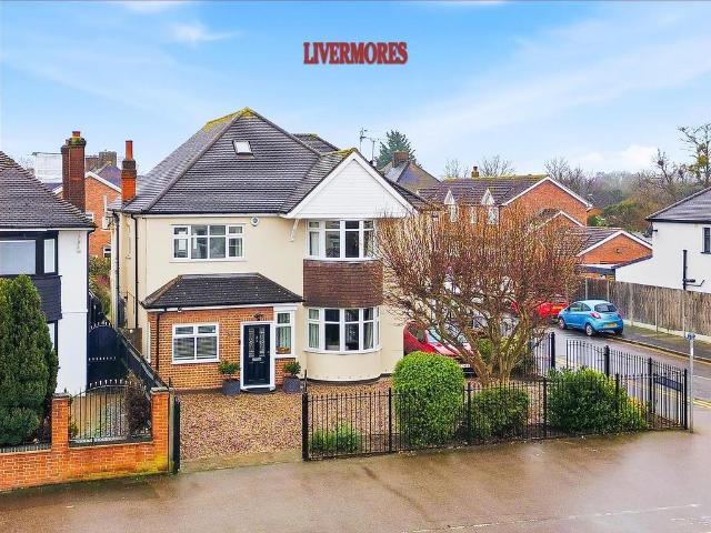 6 bedroom detached house for sale