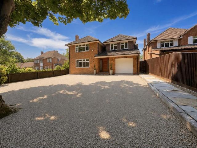 6 bedroom detached house for sale