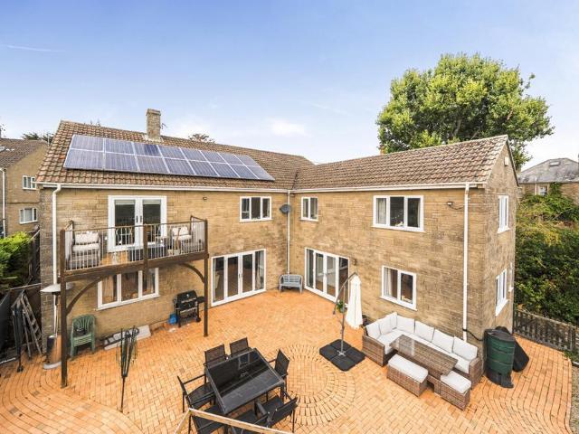 6 bedroom detached house for sale