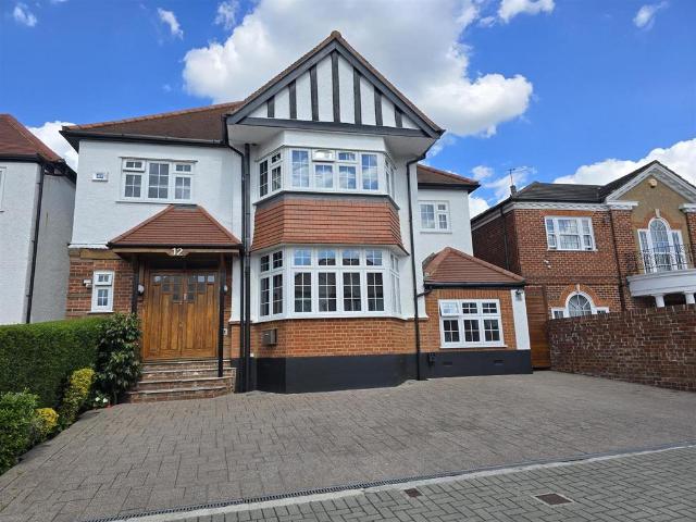 6 bedroom detached house for sale