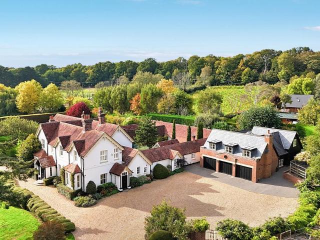 6 bedroom detached house for sale