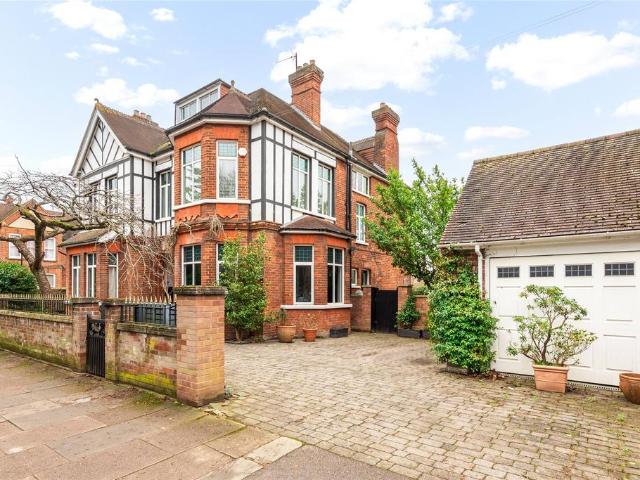 6 bedroom detached house for sale
