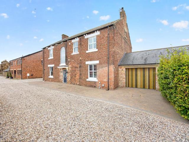 6 bedroom detached house for sale
